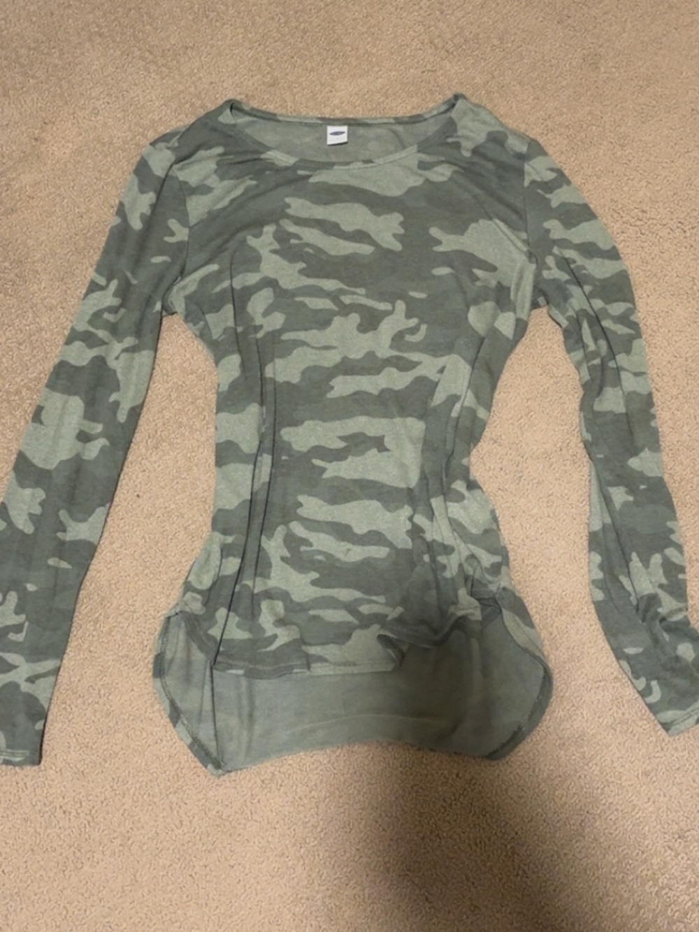 Old Navy Women's Long-Sleeve Camo Scoop Neck Top - Green